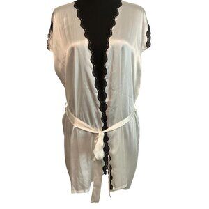 Victoria Secret Lingerie White Silk Bombshell Robe size LG NEW w/Tags